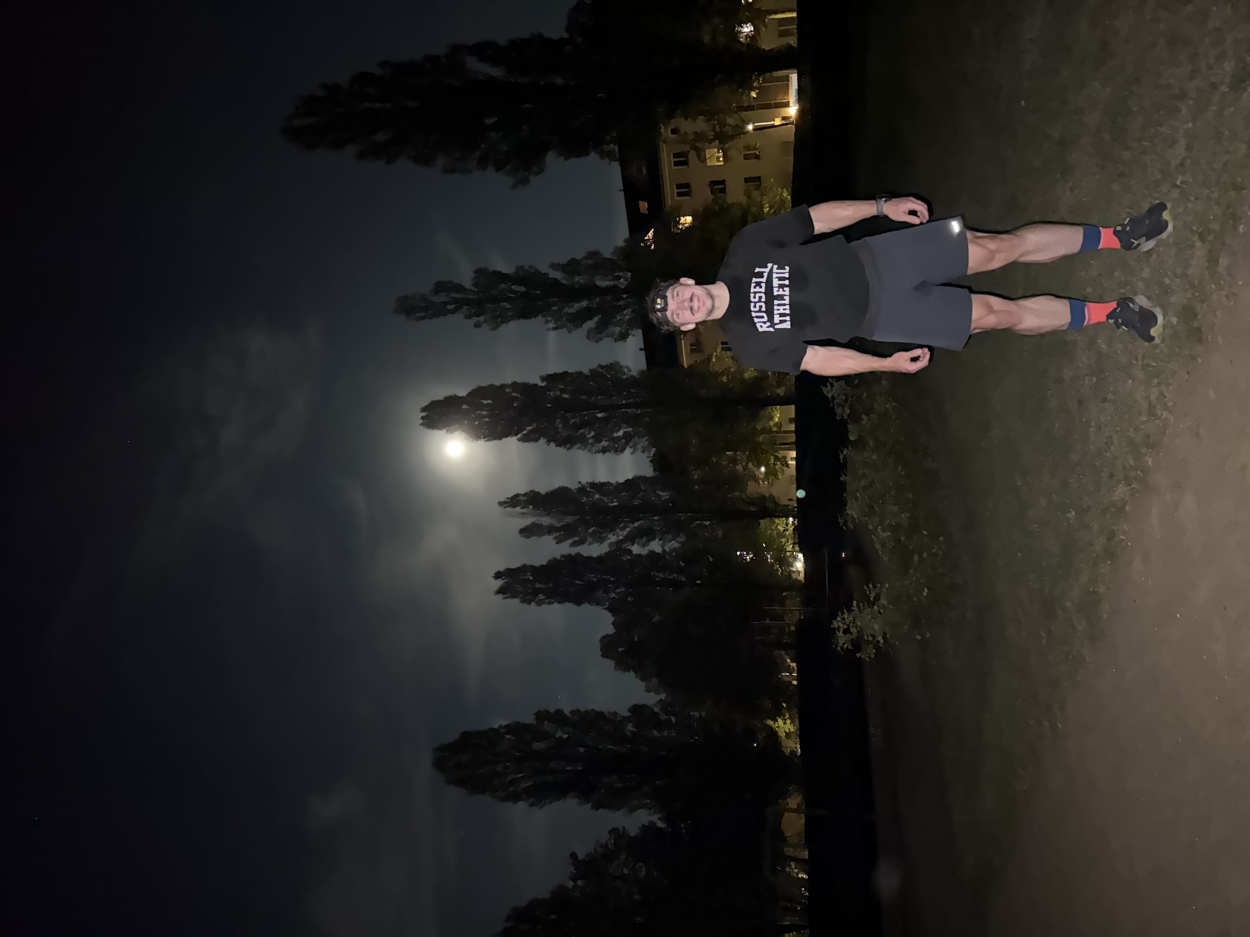 Marcel nach einem nächtlichen Lauf unter dem Mond